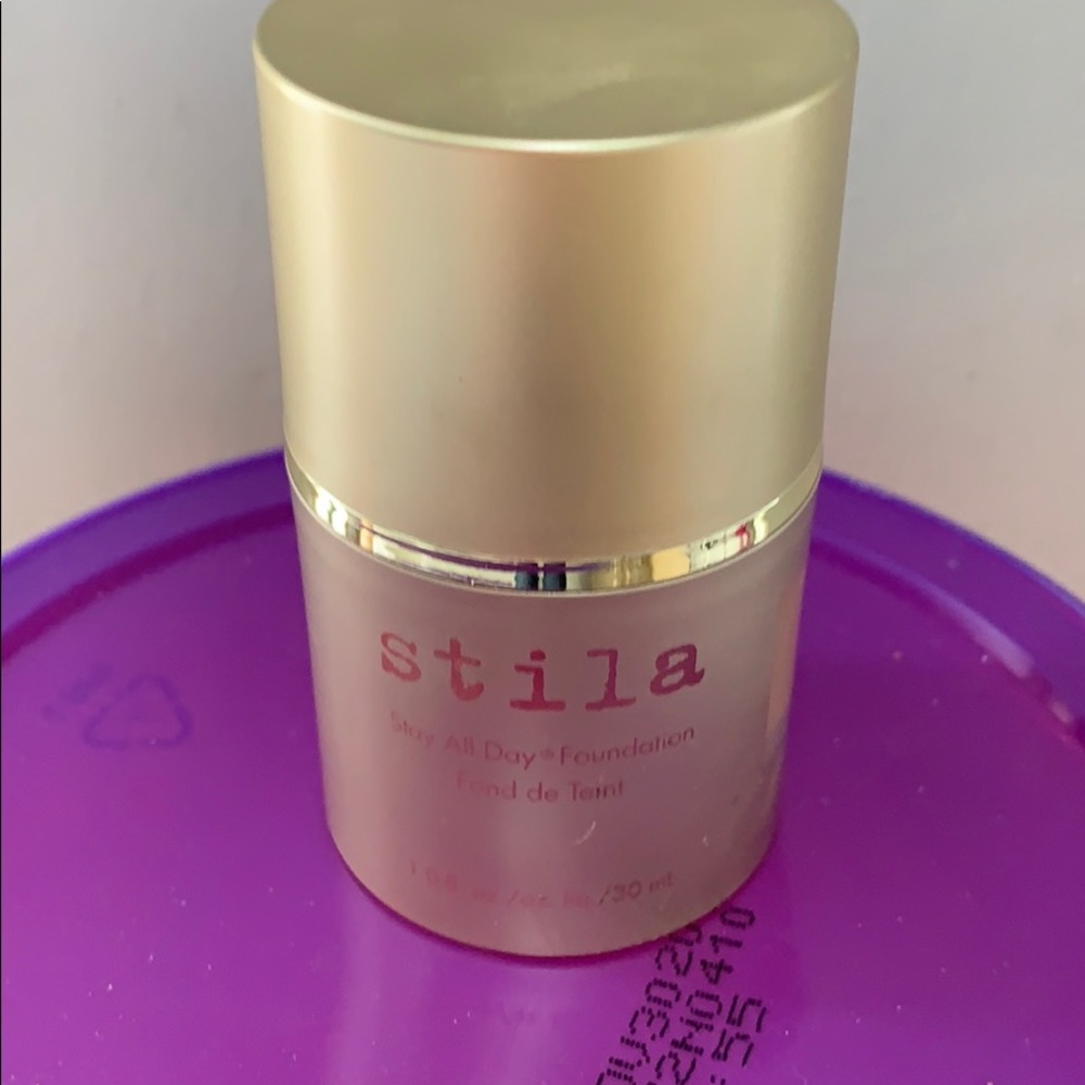 Stila Stay All Day Foundation